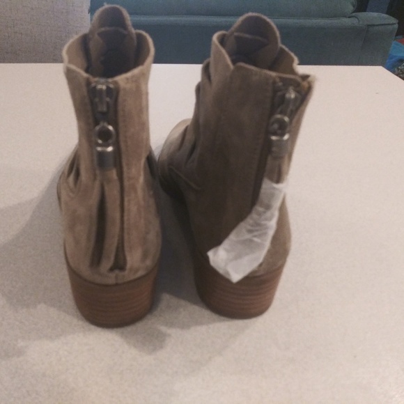 NWT Volatile Taupe Suede Ankle Boot Size 7 - Picture 3 of 6